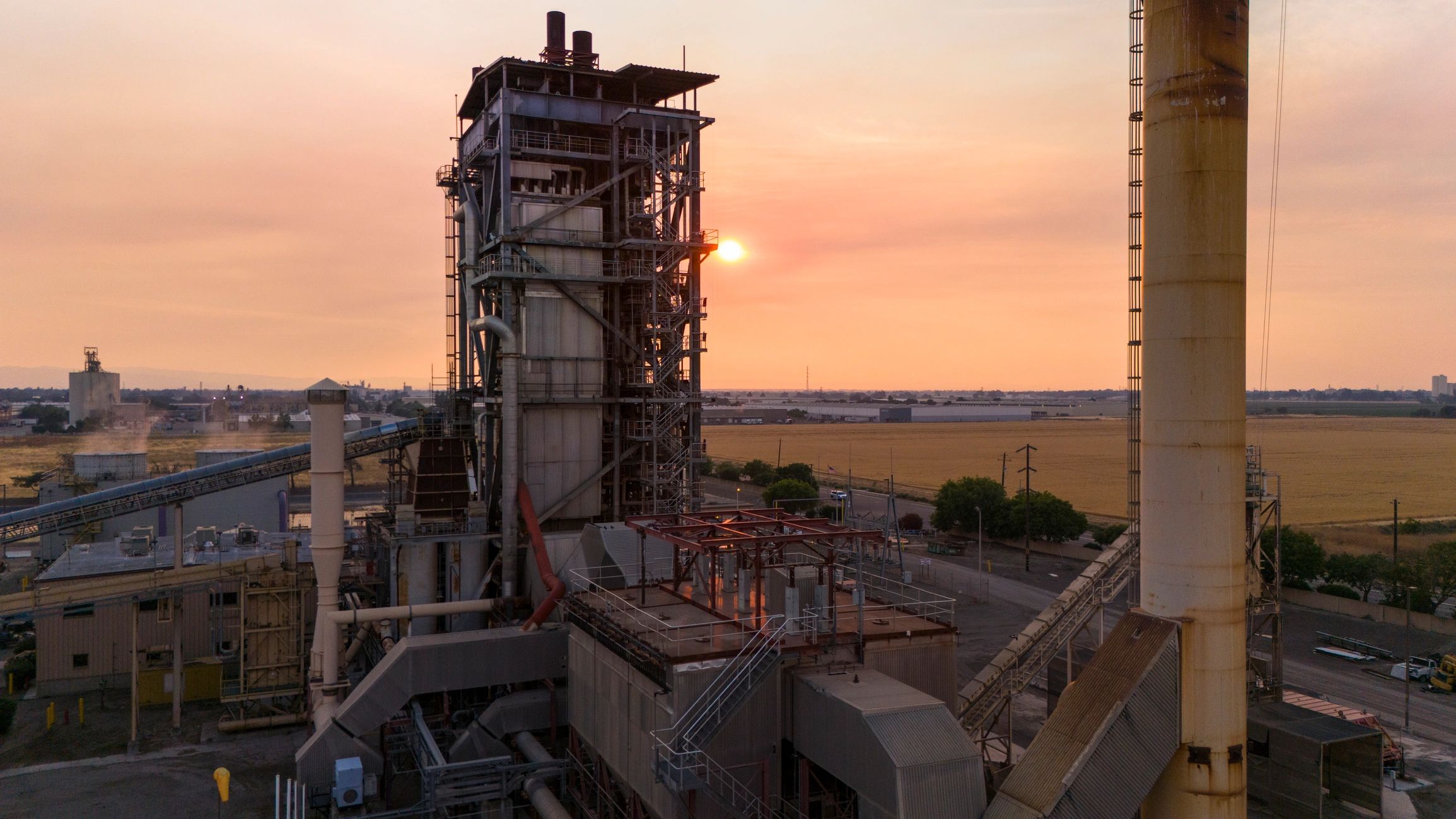 Industrial petroleum facility with large processing structures